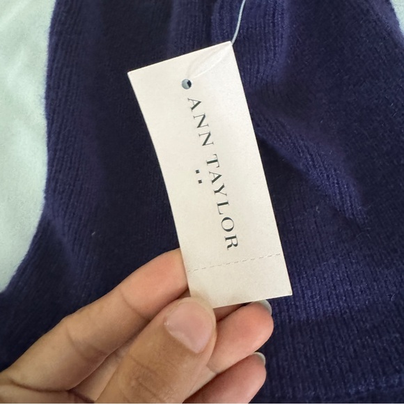 NWT Ann Taylor Cashmere turtleneck - Picture 5 of 6